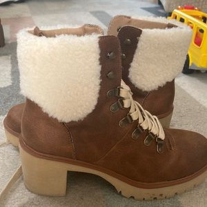 Women’s boots with small block heel